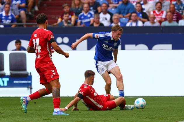 Tobias Mohr FC Schalke 04 in duel, action, with Jan Thielmann 1 FC Koeln FC Schalke 04 vs 1 FC Koeln, Football, 2 Bundesliga, Matchday 4, Season 2024 2025, 01 09 2024 Photo kolbert press Ant Palmer Veltins Arena NRW Germany Copyright: xkolbert-press AntxPalmerx