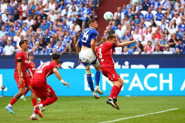 Goal chance for Janik Bachmann FC Schalke 04 , under pressure from Dominique Heintz 1 FC Koeln FC Schalke 04 vs 1 FC Koeln, Football, 2 Bundesliga, Matchday 4, Season 2024 2025, 01 09 2024 Photo kolbert press Ant Palmer Veltins Arena NRW Germany Copyright: xkolbert-press AntxPalmerx