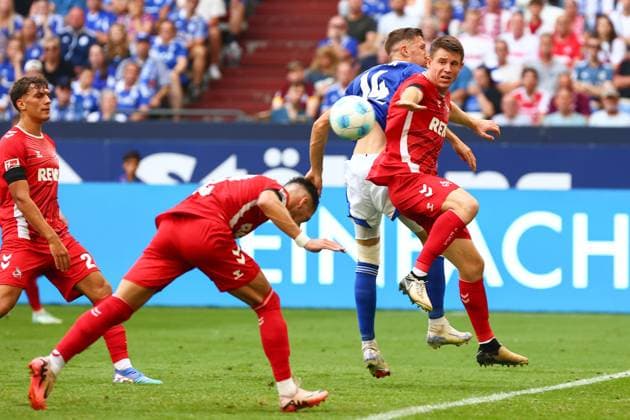 Goal chance for Janik Bachmann FC Schalke 04 , under pressure from Dominique Heintz 1 FC Koeln FC Schalke 04 vs 1 FC Koeln, Football, 2 Bundesliga, Matchday 4, Season 2024 2025, 01 09 2024 Photo kolbert press Ant Palmer Veltins Arena NRW Germany Copyright: xkolbert-press AntxPalmerx