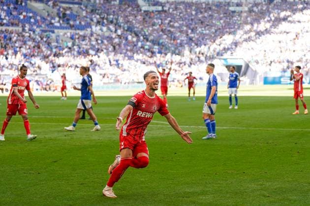 Soccer 2 Bundesliga Season 2024 2025, Matchday 4 FC Schalke 04 vs 1 FC Köln Veltins Arena, Gelsenkirchen Colognes Leart Paqarada crosses sharply from the half-left to the second post, where Colognes Tim Lemperle has no trouble scoring the third goal Goal, jubilation, joy at 0 3 after the restart in the 46th minute Copyright: xJOERANxSTEINSIEKx