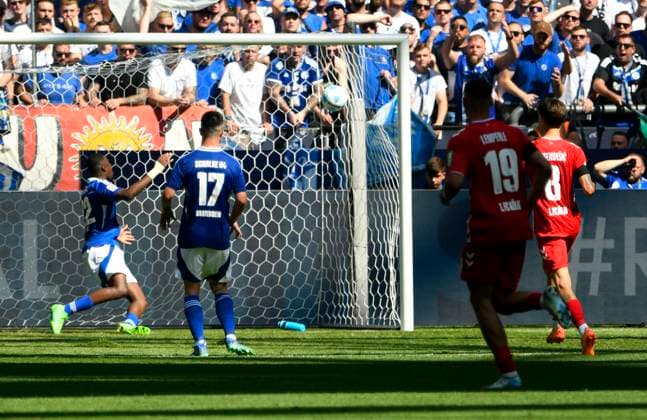 Veltins Arena Gelsenkirchen, , 1 9 2024, 2 Soccer Bundesliga Season 2024 25 4 Matchday, Schalke 04 S04 vs 1 FC Köln KOE Goal by Tim Lemperle KOE, 2 v re