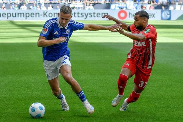 from left in duel Paul Seguin 7, FC Schalke 04 Linton Maina Koeln 37 01 09 2024 Soccer FC Schalke 04 vs 1 FC Koeln , Veltins Arena, Gelsenkirchen, DFB DFL REGULATIONS PROHIBIT ANY USE OF PHOTOGRAPHS AS IMAGE SEQUENCES AND OR QUASI VIDEO NRW Germany Copyright: xpepphotox xHorstxMauelshagenx pep00321, pep_20240901_hm