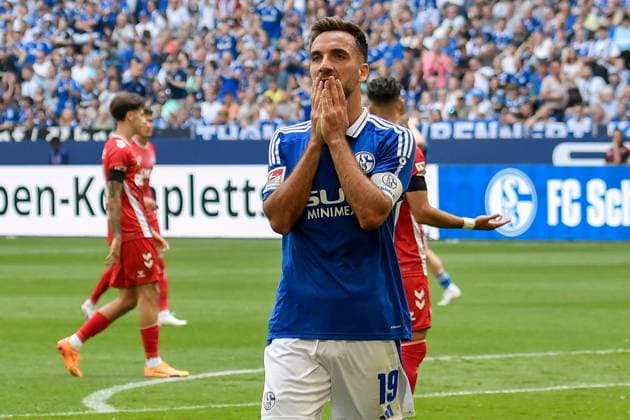 Kenan Karaman 19, FC Schalke 04 Entsetzen unzufrieden enttäuscht enttaeuscht niedergeschlagen frustriert, 01 09 2024 Fussball FC Schalke 04 vs 1 FC Koeln , Veltins Arena, Gelsenkirchen, DFB DFL REGULATIONS PROHIBIT ANY USE OF PHOTOGRAPHS AS IMAGE SEQUENCES AND OR QUASI VIDEO NRW Germany Copyright: xpepphotox xHorstxMauelshagenx pep00321, pep_20240901_hm