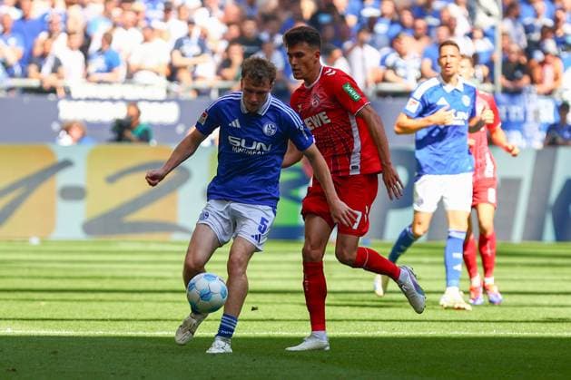Derry John Murkin FC Schalke 04 in duel, action, with Dejan Ljubicic 1 FC Koeln FC Schalke 04 vs 1 FC Koeln, Football, 2 Bundesliga, Matchday 4, Season 2024 2025, 01 09 2024 Photo kolbert press Ant Palmer Veltins Arena NRW Germany Copyright: xkolbert-press AntxPalmerx