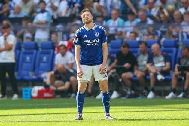 Tobias Mohr FC Schalke 04 looks dejected, 2 Bundesliga, FC Schalke 04 vs 1 FC Köln, Veltins Arena on September 01, 2024 in Gelsenkirchen, Germany Photo by Marco Steinbrenner DeFodi Images Tobias Mohr FC Schalke 04 looks dejected, 2 Bundesliga, FC Schalke 04 vs 1 FC Köln, Veltins Arena, September 1, 2024 in Gelsenkirchen, Germany Photo by Marco Steinbrenner DeFodi Images DFB DFL REGULATIONS PROHIBIT ANY USE OF PHOTOGRAPHS AS IMAGE SEQUENCES AND OR QUASI VIDEO Defodi 700 schalke koeln 20240901 054 Defodi-700 DFB DFL REGULATIONS PROHIBIT ANY USE OF PHOTOGRAPHS AS IMAGE SEQUENCES AND OR QUASI-VIDEO.