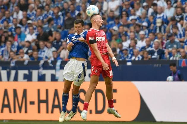 Header header duel Ron Schallenberg 6, FC Schalke 04 Tim Lemperle Koeln 19 01 09 2024 Soccer FC Schalke 04 vs 1 FC Koeln , Veltins Arena, Gelsenkirchen, DFB DFL REGULATIONS PROHIBIT ANY USE OF PHOTOGRAPHS AS IMAGE SEQUENCES AND OR QUASI VIDEO NRW Germany Copyright: xpepphotox xHorstxMauelshagenx pep00321, pep_20240901_hm