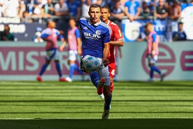 Amin Younes FC Schalke 04 on the ball for Schalke 04 FC Schalke 04 vs 1 FC Koeln, Soccer, 2 Bundesliga, Matchday 4, Season 2024 2025, 01 09 2024 Photo kolbert press Ant Palmer Veltins Arena NRW Germany Copyright: xkolbert-press AntxPalmerx