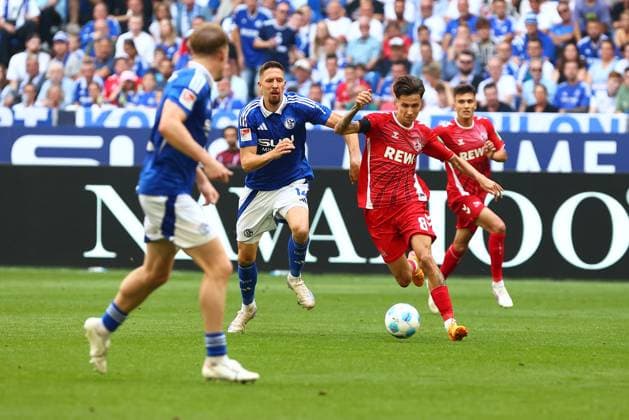 Denis Husein Basic 1 FC Koeln in duel, action, with Janik Bachmann FC Schalke 04 FC Schalke 04 vs 1 FC Koeln, Football, 2 Bundesliga, Matchday 4, Season 2024 2025, 01 09 2024 Photo kolbert press Ant Palmer Veltins Arena NRW Germany Copyright: xkolbert-press AntxPalmerx