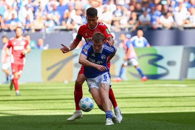 Ron Schallenberg FC Schalke 04 in duel, action, with Jan Thielmann 1 FC Koeln FC Schalke 04 vs 1 FC Koeln, Football, 2 Bundesliga, Matchday 4, Season 2024 2025, 01 09 2024 Photo kolbert press Ant Palmer Veltins Arena NRW Germany Copyright: xkolbert-press AntxPalmerx
