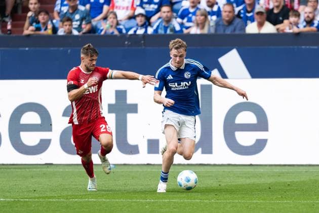 GER, 2 FBL FC Schalke 04 vs 1 FC Köln Koeln 01 09 2024, Veltins Arena, Gelsenkirchen, GER, 2 FBL FC Schalke 04 vs 1 FC Köln Koeln In the picture duel between Derry John Murkin FC Schalke 04, 5 and Jan Thielmann 1 FC Köln Koeln, nordphotoxGmbHxx xChristianxSchulze nph000300