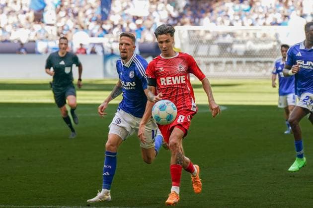 Soccer 2 Bundesliga season 2024 2025, matchday 4 FC Schalke 04 vs 1 FC Köln Veltins Arena, Gelsenkirchen Colognes Denis Huseinbasic in action with Schalkes Janik Bachmann Copyright: xJOERANxSTEINSIEKx