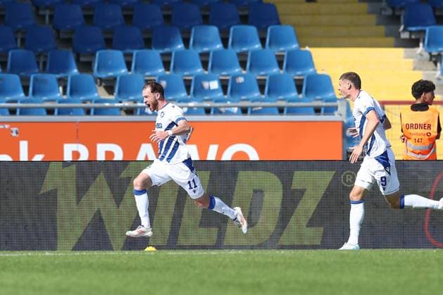 01 09 2024, xtgx, Fußball 2 Bundesliga, Eintracht Braunschweig Karlsruher SC emspor, v l Budu Zivzivadze Karlsruhe, 11 Jubel, Torjubel, jubelt ueber das Tor, celebrate the goal, celebration DFL DFB REGULATIONS PROHIBIT ANY USE OF PHOTOGRAPHS as IMAGE SEQUENCES and or QUASI VIDEO Braunschweig