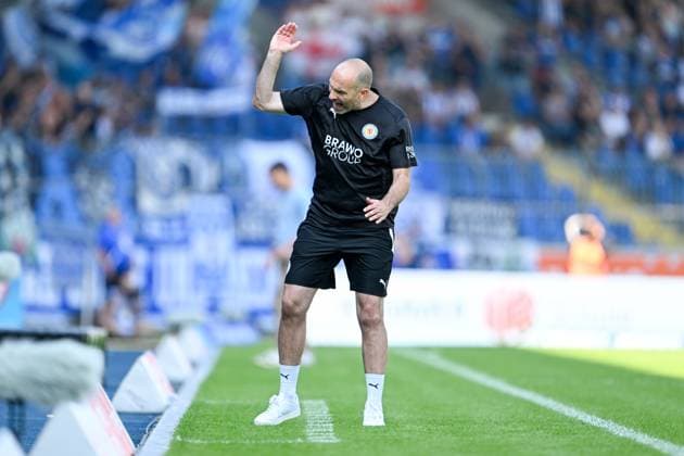 2 Liga Eintracht Braunschweig Karlsruher SC on 01 09 2024 at Eintracht Stadium in Braunschweig Coach Daniel Scherning Braunschweig dissatisfied, disappointed, disappointed, dejected MT
