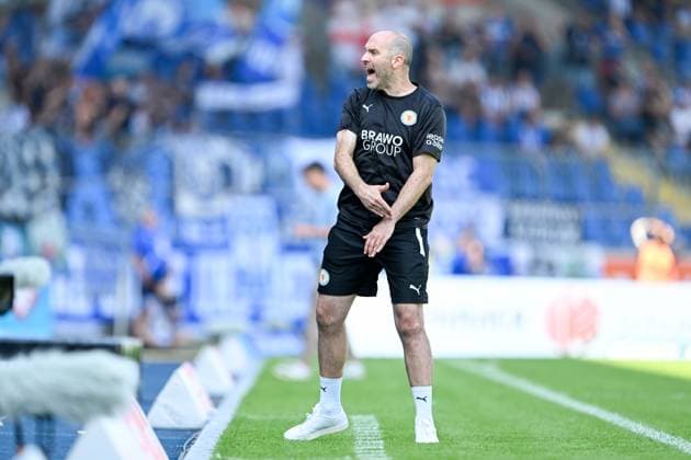 2 Liga Eintracht Braunschweig Karlsruher SC on 01 09 2024 at Eintracht Stadium in Braunschweig Coach Daniel Scherning Braunschweig dissatisfied, disappointed, disappointed, dejected MT