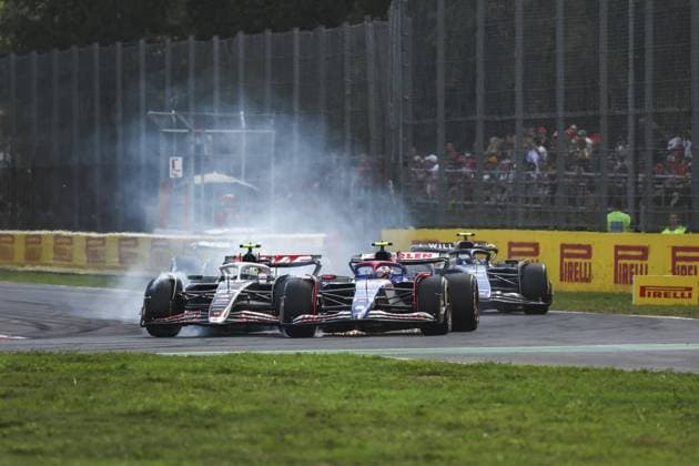 22 TSUNODA Yuki (jap), Visa Cash App RB F1 Team VCARB 01, 27 HULKENBERG Nico (ger), Haas F1 Team VF-24 Ferrari, action during the Formula 1 Pirelli Gran Premio d’Italia 2024, Italian Grand Prix 2024, 16th round of the 2024 Formula One World Championship, WM, Weltmeisterschaft from August 30 to September 1, 2024 on the Autodromo Nazionale Monza, in Monza, Italy - F1 - ITALIAN GRAND PRIX 2024 DPPI Panoramic  240901_R16_ITALIA_DP_FG0O8294