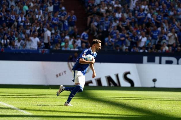 Kenan Karaman FC Schalke 04 celebrates his goal for 1 3 during the match of the 2 BL season 2024 25 FC Schalke 04 1 FC Köln Copyright Thomas Pakusch