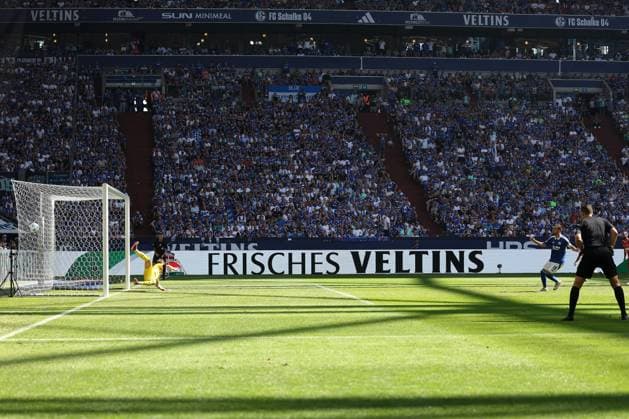 The goal for 1 3 by Kenan Karaman FC Schalke 04 in the match of the 2 BL season 2024 25 FC Schalke 04 1 FC Köln Copyright Thomas Pakusch