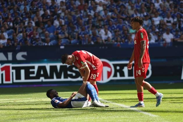 Amin Younes FC Schalke 04 Lies on the ground after a foul during the match of the 2 BL season 2024 25 FC Schalke 04 1 FC Köln Copyright Thomas Pakusch