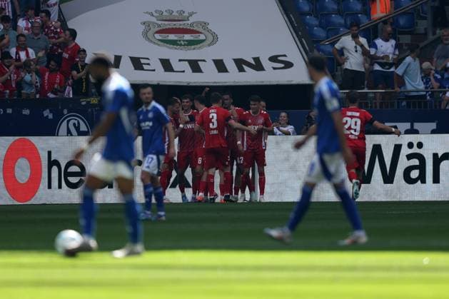 The players of 1 FC Köln are happy about the goal to 0 3 by Tim Lemperle 1 FC Köln at the match of the 2 BL season 2024 25 FC Schalke 04 1 FC Köln Copyright Thomas Pakusch