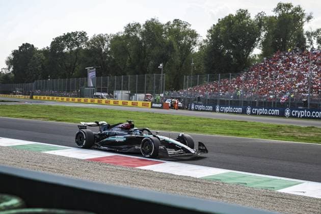 63 RUSSELL George (gbr), Mercedes AMG F1 Team W15, action during the Formula 1 Pirelli Gran Premio d’Italia 2024, Italian Grand Prix 2024, 16th round of the 2024 Formula One World Championship, WM, Weltmeisterschaft from August 30 to September 1, 2024 on the Autodromo Nazionale Monza, in Monza, Italy - F1 - ITALIAN GRAND PRIX 2024 DPPI Panoramic  240901_R16_ITALIA_DP_FG0O8380