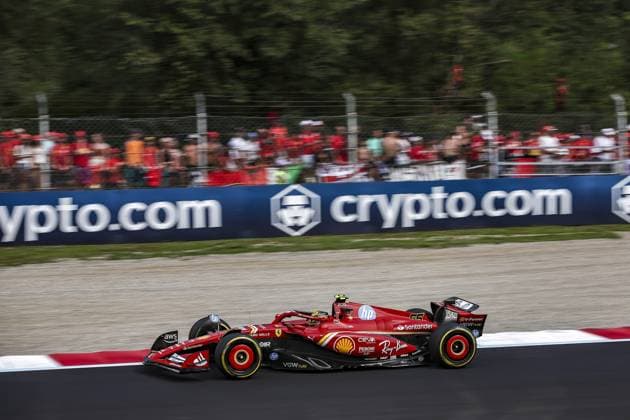 55 SAINZ Carlos (spa), Scuderia Ferrari SF-24, action during the Formula 1 Pirelli Gran Premio d’Italia 2024, Italian Grand Prix 2024, 16th round of the 2024 Formula One World Championship, WM, Weltmeisterschaft from August 30 to September 1, 2024 on the Autodromo Nazionale Monza, in Monza, Italy - F1 - ITALIAN GRAND PRIX 2024 DPPI Panoramic  240901_R16_ITALIA_DP_EA017179