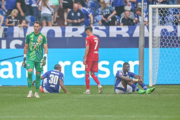 01 09 2024, Football, Season 2024 2025, 2 Bundesliga, Matchday 4, FC Schalke 04 1 FC Köln, f l Justin Heekeren FC Schalke 04 , Anton Donkor FC Schalke 04 , Ibrahima Cisse FC Schalke 04 Gelsenkirchen Veltins Arena NRW Germany xRHR PHOTO TRx Copyright: TimxRehbein RHR-FOTOx RHR-FOTO TR
