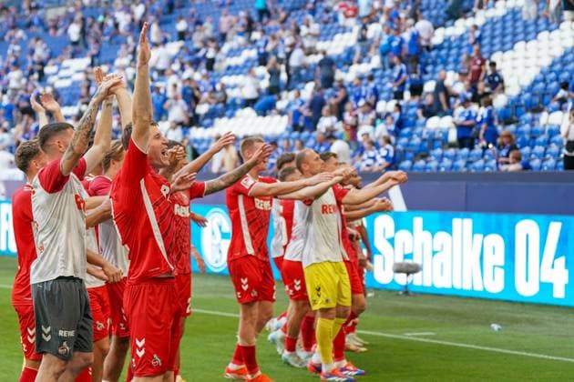 Soccer 2 Bundesliga season 2024 2025, matchday 4 FC Schalke 04 vs 1 FC Köln Veltins Arena, Gelsenkirchen Cheers at the 3 1 success at Schalke from the Cologne team after the final whistle Cheers and joy with the traveling fans Copyright: xJOERANxSTEINSIEKx