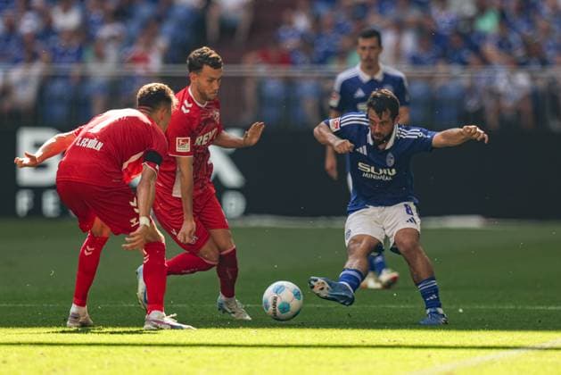 Gelsenkirchen, Germany, 01 09 24 Luca Waldschmidt 1 FC Koeln and Amin Younes FC Schalke 04 battle for the ball during the 2 Bundesliga match between FC Schalke 04 vs 1 FC Köln at Veltins Arena on September 01, 2024 in Gelsenkirchen, Germany Photo by Stefan Brauer Brauer Fotoagentur Gelsenkirchen, Germany, 01 09 24 Luca Waldschmidt 1 FC Koeln and Amin Younes FC Schalke 04 battle for the ball during the 2 Bundesliga match between FC Schalke 04 vs 1 FC Köln at Veltins Arena on September 1, 2024 in Gelsenkirchen, Germany Photo by Stefan Brauer Brauer Fotoagentur Gelsenkirchen Veltins Arena Germany Copyright: xStefanxBrauer Brauer-Fotoagenturx