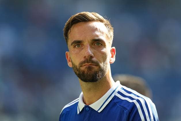 Gelsenkirchen, Germany, 01 09 24 Kenan Karaman FC Schalke 04 looks on during the 2 Bundesliga match between FC Schalke 04 vs 1 FC Köln at Veltins Arena on September 01, 2024 in Gelsenkirchen, Germany Photo by Stefan Brauer Brauer Fotoagentur Gelsenkirchen, Germany, 01 09 24 Kenan Karaman FC Schalke 04 looks on during the 2 Bundesliga match between FC Schalke 04 vs 1 FC Köln at Veltins Arena on September 1, 2024 in Gelsenkirchen, Germany Photo by Stefan Brauer Brauer Fotoagentur Gelsenkirchen Veltins Arena Germany Copyright: xStefanxBrauer Brauer-Fotoagenturx