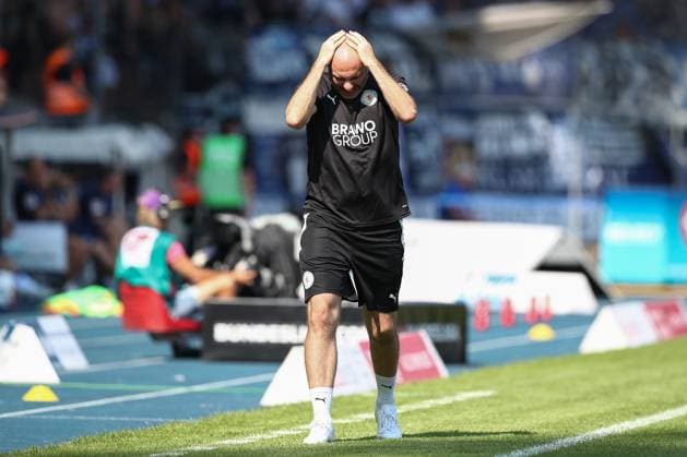 01 09 2024, xtgx, Soccer 2 Bundesliga, Eintracht Braunschweig Karlsruher SC emspor, v l Daniel Scherning Braunschweig, coach disappointed, disappointed, looks disappointed, disappointed DFL DFB REGULATIONS PROHIBIT ANY USE OF PHOTOGRAPHS as IMAGE SEQUENCES and or QUASI VIDEO Braunschweig