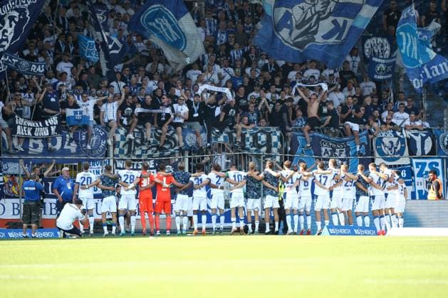 01 09 2024, xtgx, Soccer 2 Bundesliga, Eintracht Braunschweig Karlsruher SC emspor, v l Karlsruhe jubilation over the victory, jubilation after the match DFL DFB REGULATIONS PROHIBIT ANY USE OF PHOTOGRAPHS as IMAGE SEQUENCES and or QUASI VIDEO Braunschweig
