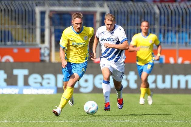 Braunschweig vs Karlsruhe, 2 BL Braunschweig, 01 09 2024, FOOTBALL Eintracht Braunschweig vs Karlsruher SC, 2 BL, Season 2024 25 Sebastian Polter Eintracht Braunschweig , David Herold KSC Braunschweig