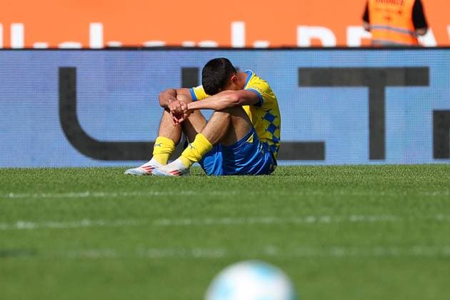Braunschweig vs Karlsruhe, 2 BL Braunschweig, 01 09 2024, FOOTBALL Eintracht Braunschweig vs Karlsruher SC, 2 BL, Season 2024 25 Dpielende Fabio Di Michele Sanchez Eintracht Braunschweig , disappointed, sad, dejected, desperate, down, frustrated, frustrated, disappointment Braunschweig