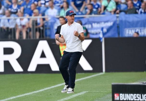 Cheering coach Gerhard Struber 1 FC Koeln after the final whistle 01 09 2024, Soccer 2 Bundesliga, Matchday 4, Season 2024 2025 FC Schalke 04 1 FC Köln 1 3 Gelsenkirchen Veltins Arena Nordrhein Westfalen Germany Team2