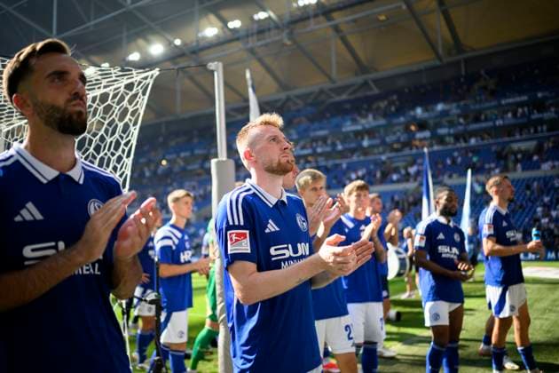 v l Kenan KARAMAN GE , Tobias MOHR GE thank the fans after the match, Football 2 Bundesliga, Matchday 4, FC Schalke 04 GE 1 FC Koeln K 1 3, on 01 09 2024 in Gelsenkirchen Germany DFL regulations prohibit any use of photographs as image sequences and or quasi video Â
