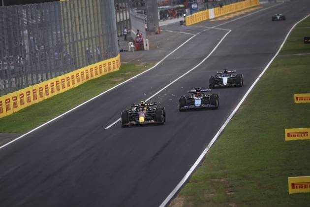 11 PEREZ Sergio (mex), Red Bull Racing RB20, 31 OCON Esteban (fra), Alpine F1 Team A524, action during the Formula 1 Pirelli Gran Premio d’Italia 2024, Italian Grand Prix 2024, 16th round of the 2024 Formula One World Championship, WM, Weltmeisterschaft from August 30 to September 1, 2024 on the Autodromo Nazionale Monza, in Monza, Italy - F1 - ITALIAN GRAND PRIX 2024 DPPI Panoramic 240901_R16_ITALIA_DP_EA022923