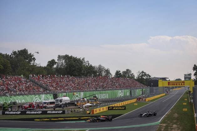 11 PEREZ Sergio (mex), Red Bull Racing RB20, action during the Formula 1 Pirelli Gran Premio d’Italia 2024, Italian Grand Prix 2024, 16th round of the 2024 Formula One World Championship, WM, Weltmeisterschaft from August 30 to September 1, 2024 on the Autodromo Nazionale Monza, in Monza, Italy - F1 - ITALIAN GRAND PRIX 2024 DPPI Panoramic  240901_R16_ITALIA_DP_EA017486