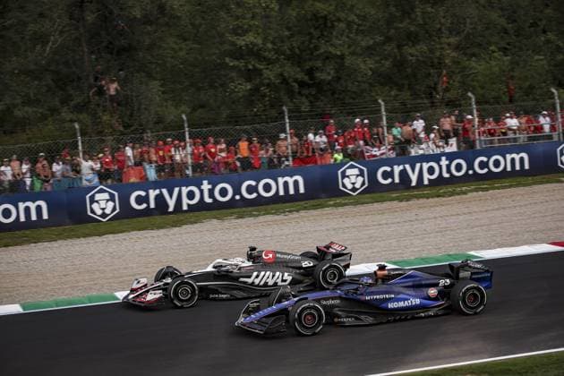 20 MAGNUSSEN Kevin (den), Haas F1 Team VF-24 Ferrari, 23 ALBON Alexander (tha), Williams Racing FW45, action during the Formula 1 Pirelli Gran Premio d’Italia 2024, Italian Grand Prix 2024, 16th round of the 2024 Formula One World Championship, WM, Weltmeisterschaft from August 30 to September 1, 2024 on the Autodromo Nazionale Monza, in Monza, Italy - F1 - ITALIAN GRAND PRIX 2024 DPPI Panoramic 240901_R16_ITALIA_DP_EA017650