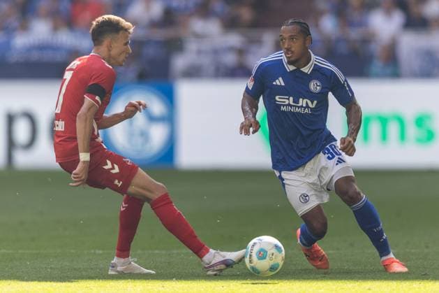 Soccer 2 Bundesliga 4 Matchday FC Schalke 04 1 FC Köln on 01 09 2024 at the Veltins Arena in Gelsenkirchen Dejan Ljubicic Köln , left Anton Donkor Schalke , right DFL regulations prohibit any use of photographs as image sequences and or quasi video xJRx