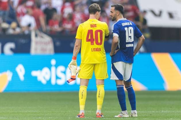 Soccer 2 Bundesliga 4 Matchday FC Schalke 04 1 FC Köln on 01 09 2024 at the Veltins Arena in Gelsenkirchen Jonas Urbig Köln , left Kenan Karaman Schalke , right DFL regulations prohibit any use of photographs as image sequences and or quasi video xJRx