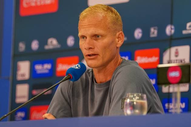 Soccer 2 Bundesliga Season 2024 2025, Matchday 4 FC Schalke 04 vs 1 FC Köln Veltins Arena, Gelsenkirchen Schalke coach Karel Geraerts at the press conference Copyright: xJOERANxSTEINSIEKx