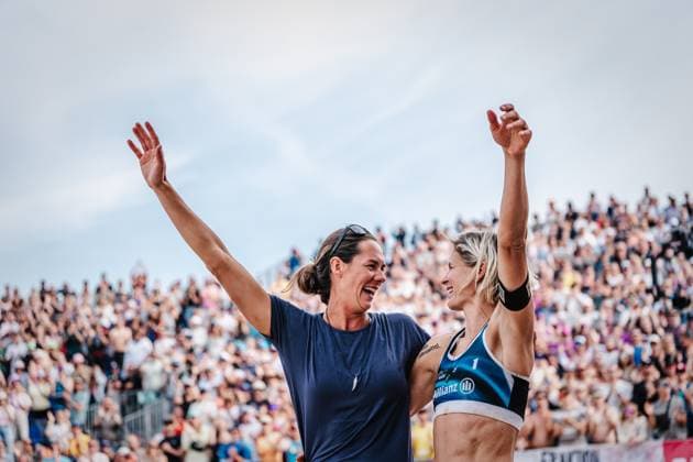 Beach volleyball women Allianz German Beach Tour German Beach Volleyball Championship 2024 01 09 2024 v l Kira Walkenhorst and Laura Ludwig say goodbye, end of career Timmendorfer Strand Ahmann Hager Arena Schleswig Holstein Germany