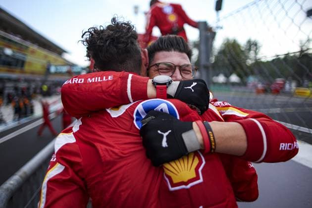 Scuderia Ferrari mechanic, mecanicien, mechanics celebrate win during the Formula 1 Pirelli Gran Premio d’Italia 2024, Italian Grand Prix 2024, 16th round of the 2024 Formula One World Championship, WM, Weltmeisterschaft from August 30 to September 1, 2024 on the Autodromo Nazionale Monza, in Monza, Italy - F1 - ITALIAN GRAND PRIX 2024 DPPI Panoramic  240901_R16_ITALIA_DP_EA017739