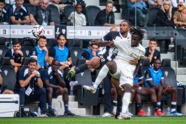 Cédric Hountondji (ANGERS SCO) Evann Guessand (OGC Nice) FOOTBALL : Angers SCO vs OGC Nice - Ligue 1 - Journée 3 - 01 09 2024 BaptisteAutissier Panoramic 