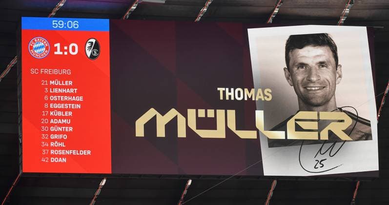 Sport Themen der Woche KW35 Sport Bilder des Tages 01.09.2024, xemx, Fussball 1.Bundesliga, FC Bayern Muenchen - SC Freiburg emspor, v.l. Thomas Mueller (FC Bayern Muenchen) mit seinem 710 Spiel fuer FC Bayern Muenchen (DFL DFB REGULATIONS PROHIBIT ANY USE OF PHOTOGRAPHS as IMAGE SEQUENCES and or QUASI-VIDEO) Muenchen *** 01 09 2024, xemx, Soccer 1 Bundesliga, FC Bayern Muenchen SC Freiburg emspor, v l Thomas Mueller FC Bayern Muenchen with his 710 match for FC Bayern Muenchen DFL DFB REGULATIONS PROHIBIT ANY USE OF PHOTOGRAPHS as IMAGE SEQUENCES and or QUASI VIDEO Muenchen