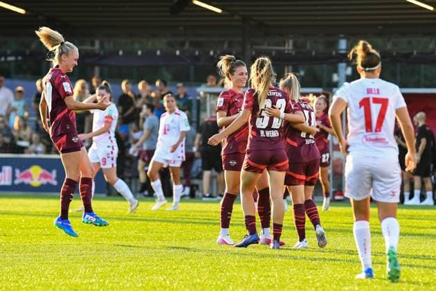 Soccer I Women I Season 2024 2025 I Bundesliga I 1 Matchday I RB Leipzig 1 FC Köln I 01 09 2024 Goal celebration RB Leipzig Women after the goal by Vanessa Fudalla 10, Rasenballsport Leipzig to 1 0, f l n r Julia Landenberger 21, Rasenballsport Leipzig , Sandra Starke 13, Rasenballsport Leipzig , Mia Werner 32, Rasenballsport Leipzig , Vanessa Fudalla 10, Rasenballsport Leipzig , right Nicole Billa 17, 1 FC Köln Leipzig RB Training Center, Cottaweg 7 Saxony Germany Copyright: xLobeca InesxHähnelx