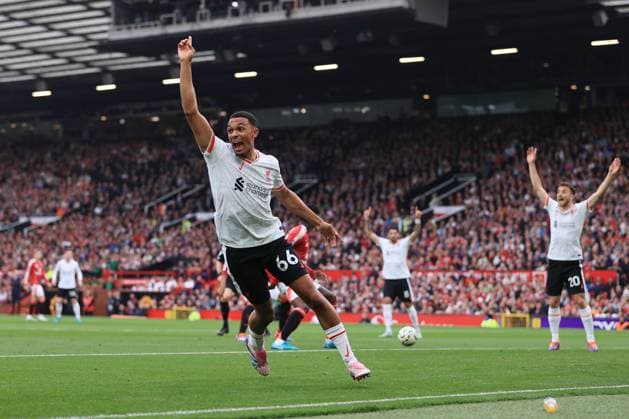 Fußball Premier League Manchester United gegen Liverpool 1. September 2024 Premier League Manchester United gegen Liverpool Trent Alexander Arnold von Liverpool jubelt, bevor sein Tor aberkannt wird Foto Simon Stacpoole Abseits Manchester UK  Copyright: xSimonxStacpoolexOffside