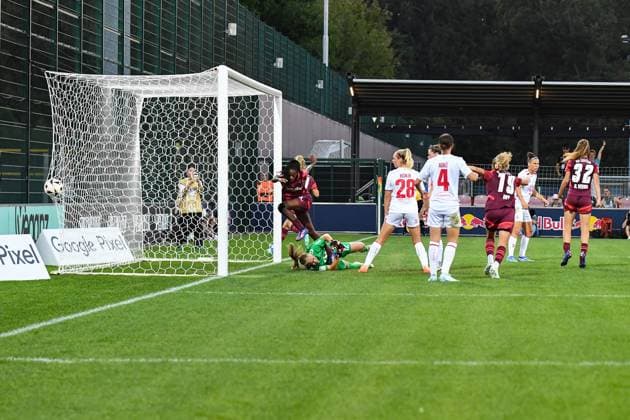 Soccer I Women I Season 2024 2025 I Bundesliga I 1 Matchday I RB Leipzig 1 FC Köln I 01 09 2024 Goal celebration RB Leipzig after Lindenbergers goal for 2 1, Paula Hoppe 12, 1 FC Köln, substitute goalkeeper beaten on the ground, the ball hits the net Leipzig RB Training Center, Cottaweg 7 Saxony Germany Copyright: xLobeca InesxHähnelx