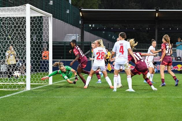 Soccer I Women I Season 2024 2025 I Bundesliga I 1 Matchday I RB Leipzig 1 FC Köln I 01 09 2024 Goal celebration RB Leipzig after Lindenbergers goal for 2 1, Paula Hoppe 12, 1 FC Köln, substitute goalkeeper beaten on the ground, the ball hits the net Leipzig RB Training Center, Cottaweg 7 Saxony Germany Copyright: xLobeca InesxHähnelx
