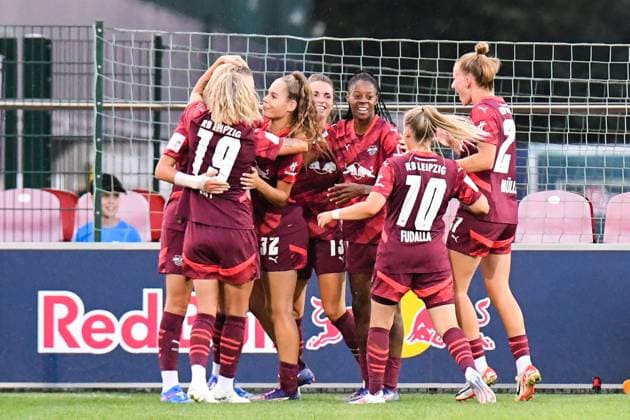 Soccer I Women I Season 2024 2025 I Bundesliga I 1 Matchday I RB Leipzig 1 FC Köln I 01 09 2024 Goal celebration RB Leipzig after the goal by Julia Landenberger 21, Rasenballsport Leipzig to 2 1 Leipzig RB Training Center, Cottaweg 7 Saxony Germany Copyright: xLobeca InesxHähnelx